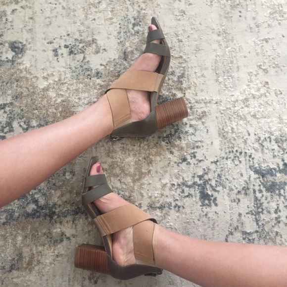 Two tone heeled sandal - Picture 5 of 7